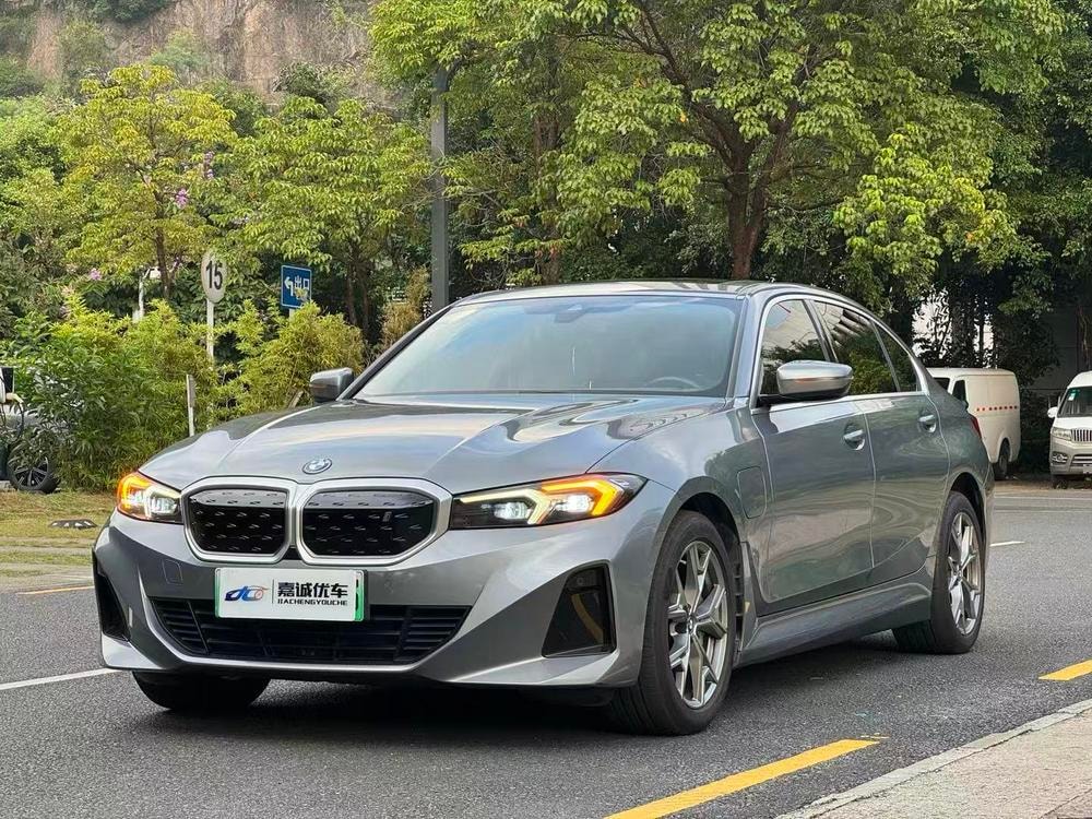 BMW i3 2022 — фото автомобиля