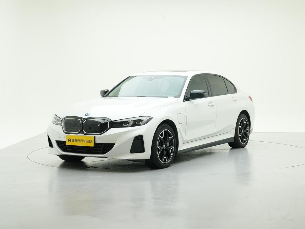 BMW i3 2023 — фото автомобиля 1
