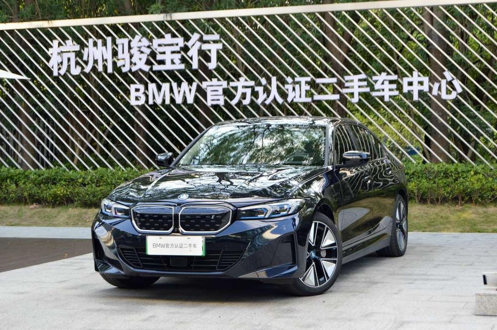 BMW i3 2023 — фото автомобиля