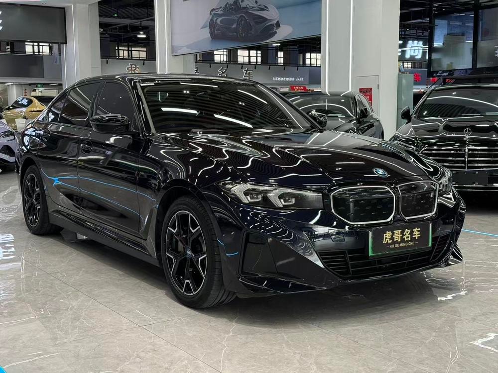 BMW i3 2023 — фото автомобиля