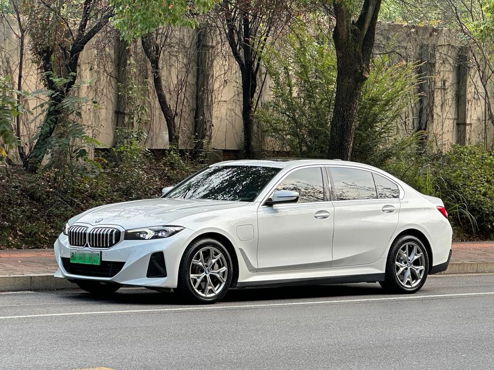BMW i3 2023 — фото автомобиля