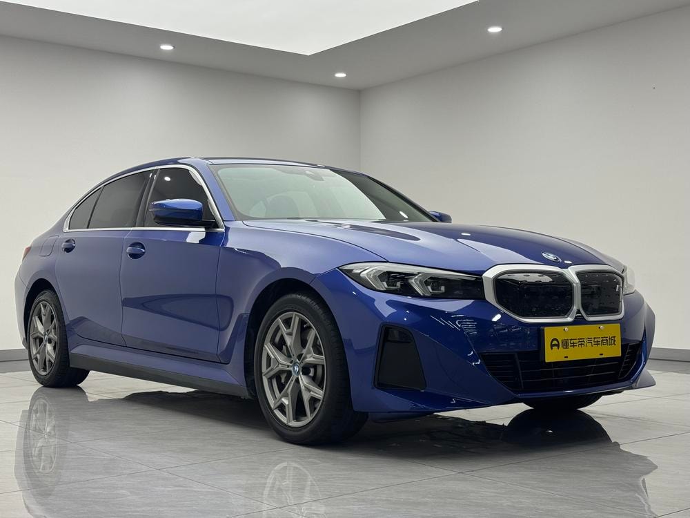 BMW i3 2023 — фото автомобиля