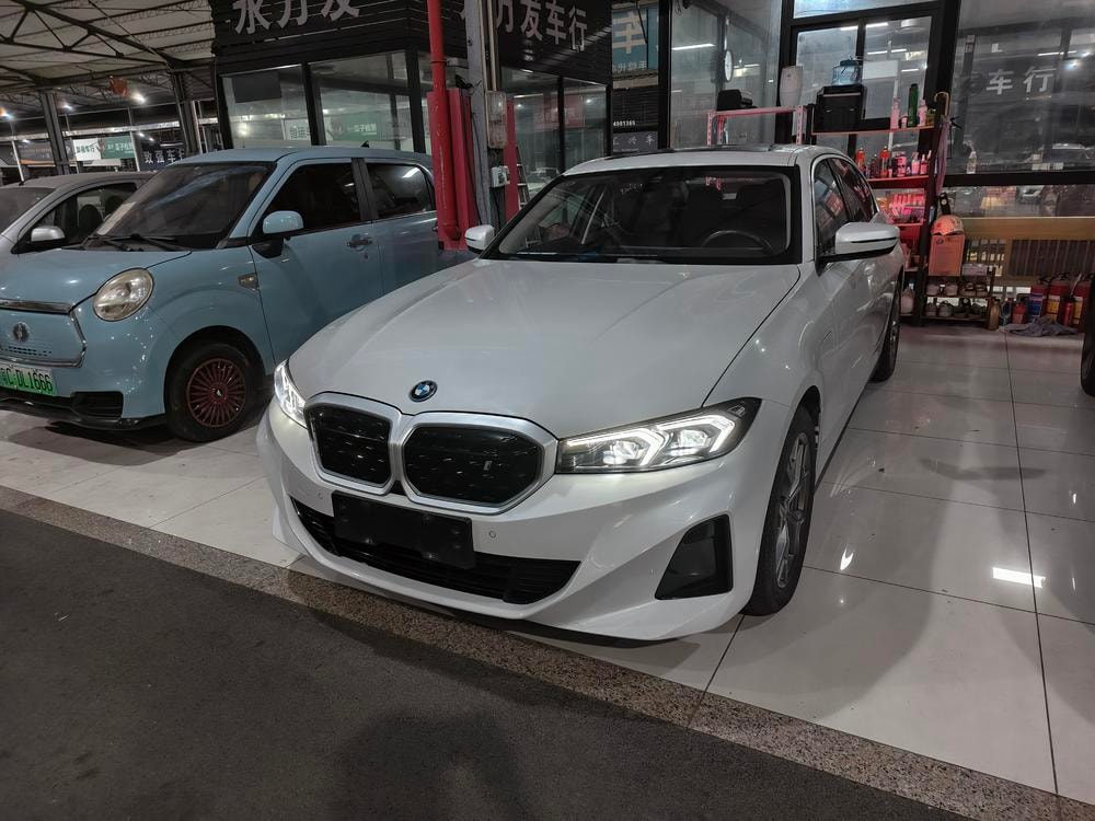 BMW i3 2023 — фото автомобиля