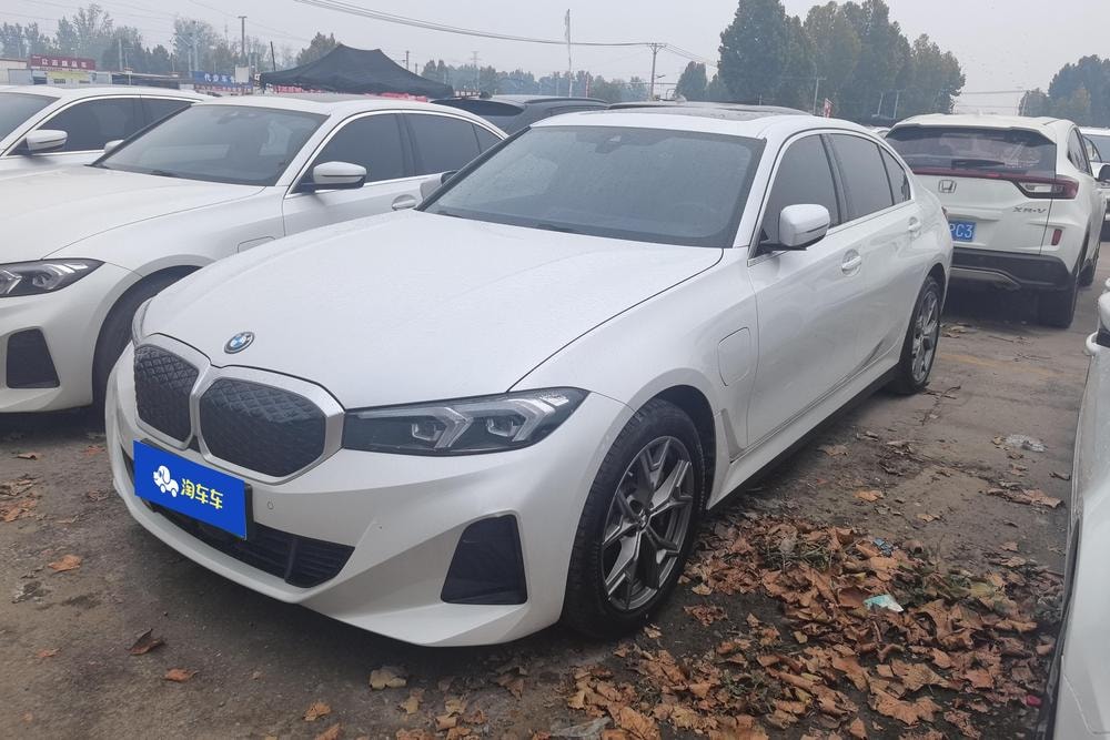 BMW i3 2025 — фото автомобиля