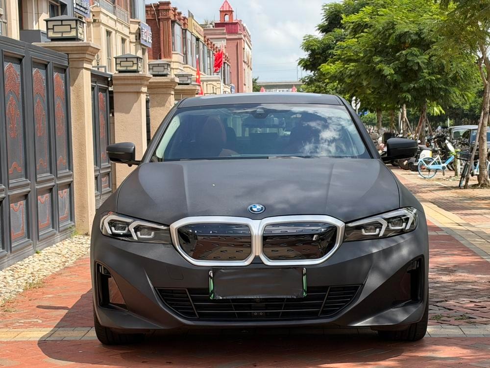 BMW i3 2025 — фото автомобиля