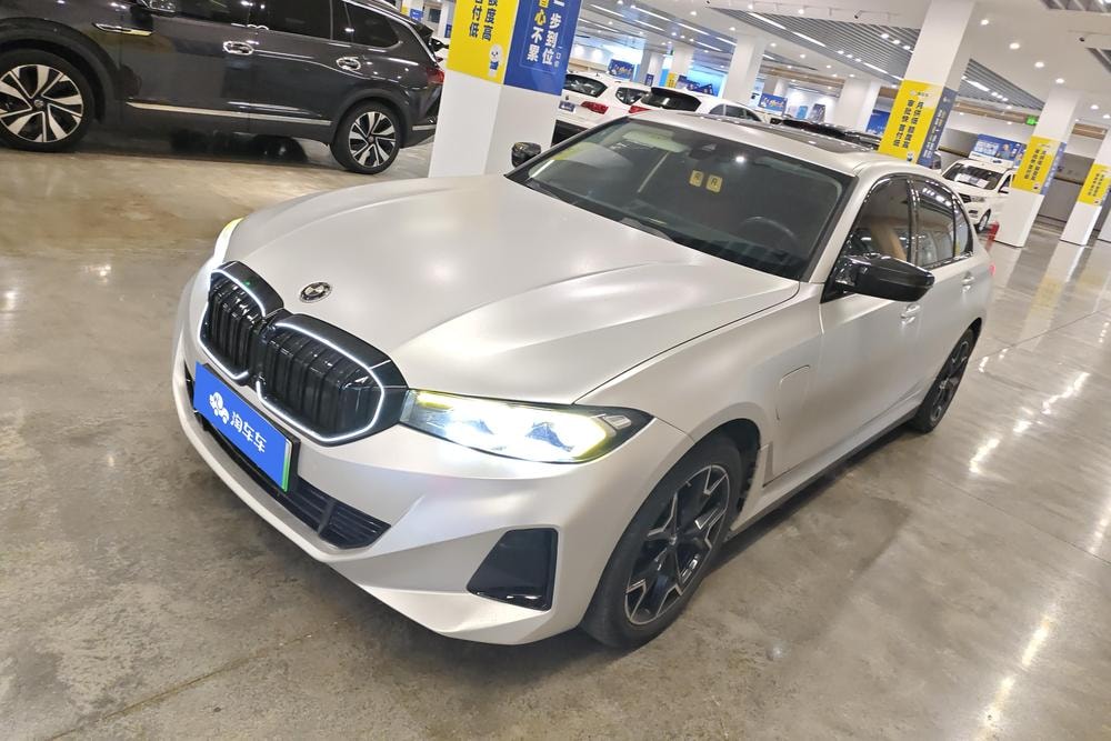 BMW i3 2023 — фото автомобиля