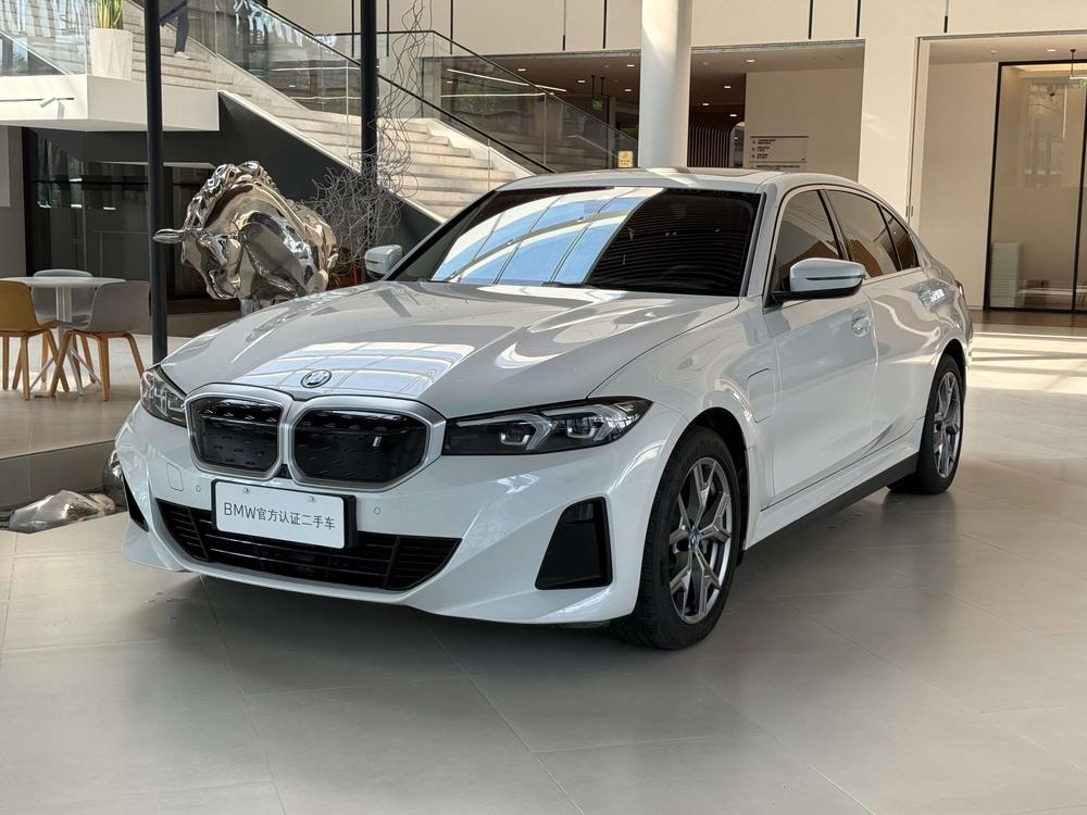 BMW i3 2023 — фото автомобиля