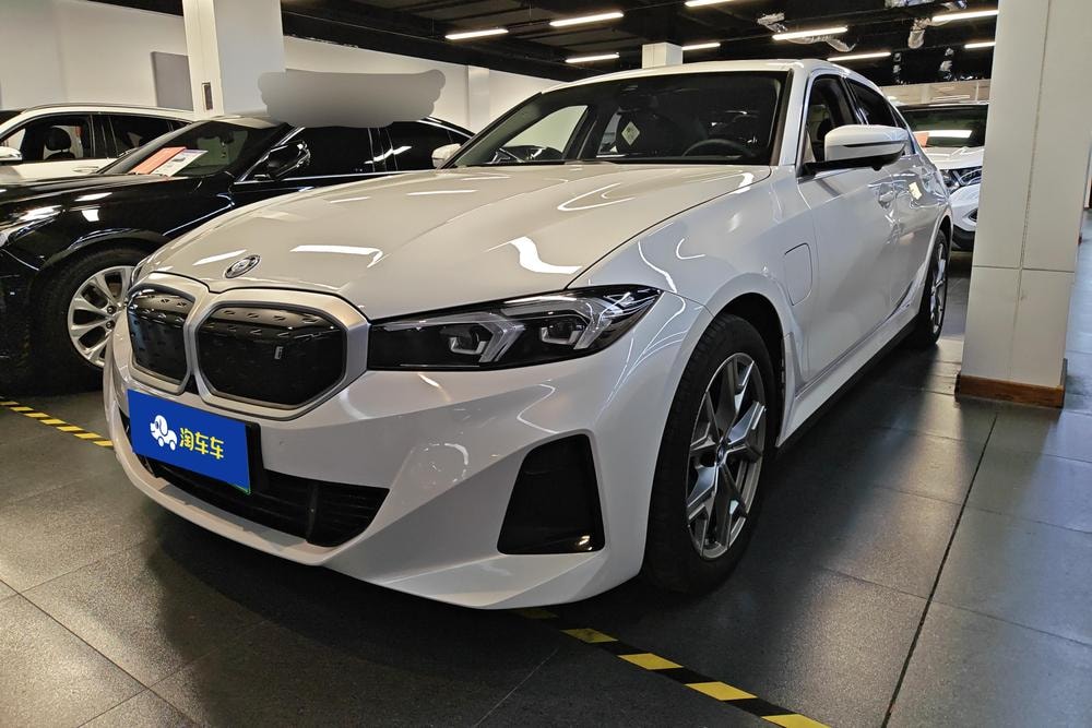 BMW i3 2023 — фото автомобиля