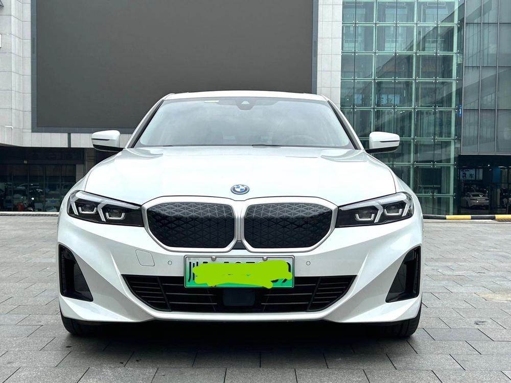 BMW i3 2025 — фото автомобиля