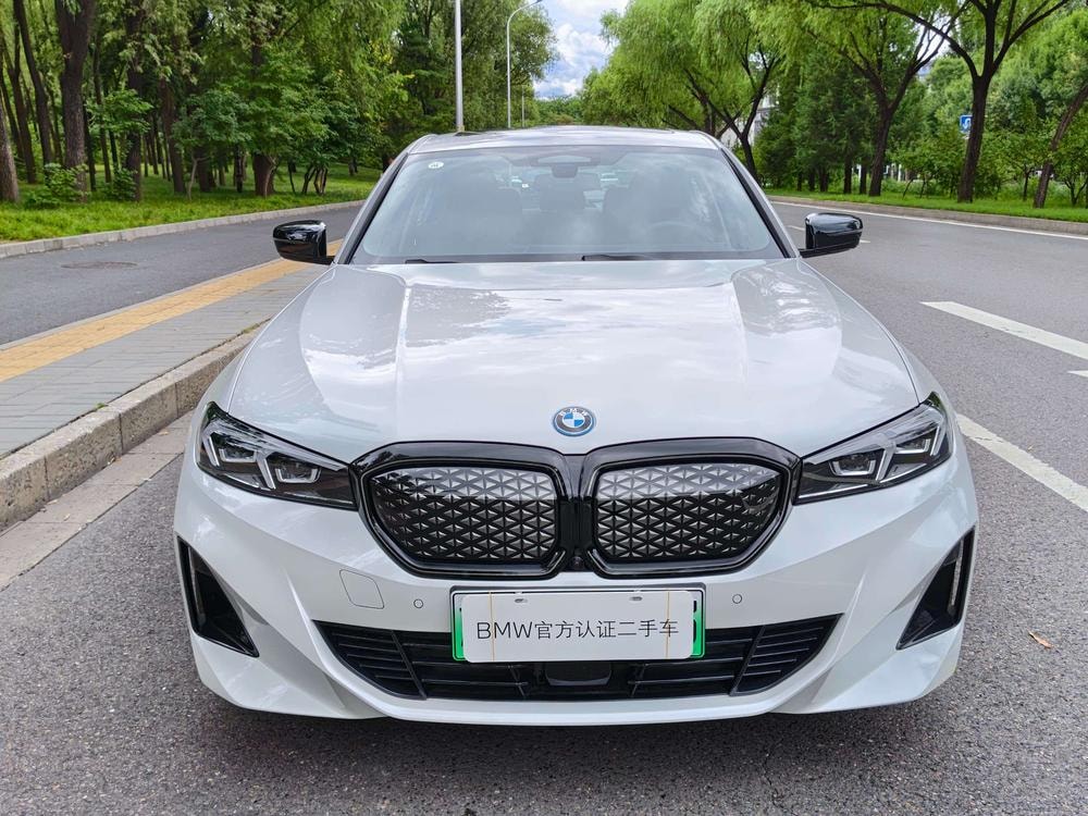 BMW i3 2026 — фото автомобиля