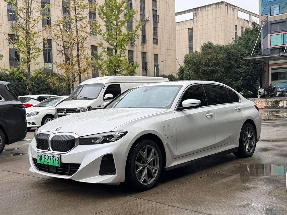 BMW i3 2025 — фото автомобиля