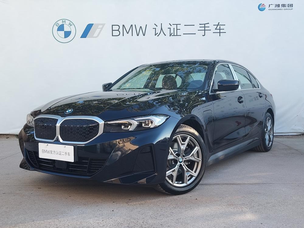 BMW i3 2026 — фото автомобиля