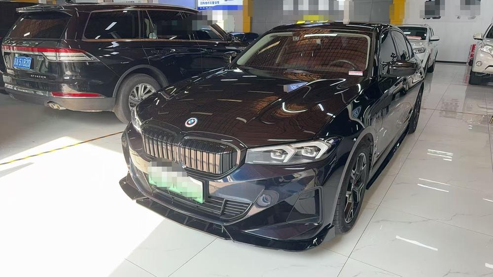 BMW i3 2023 — фото автомобиля