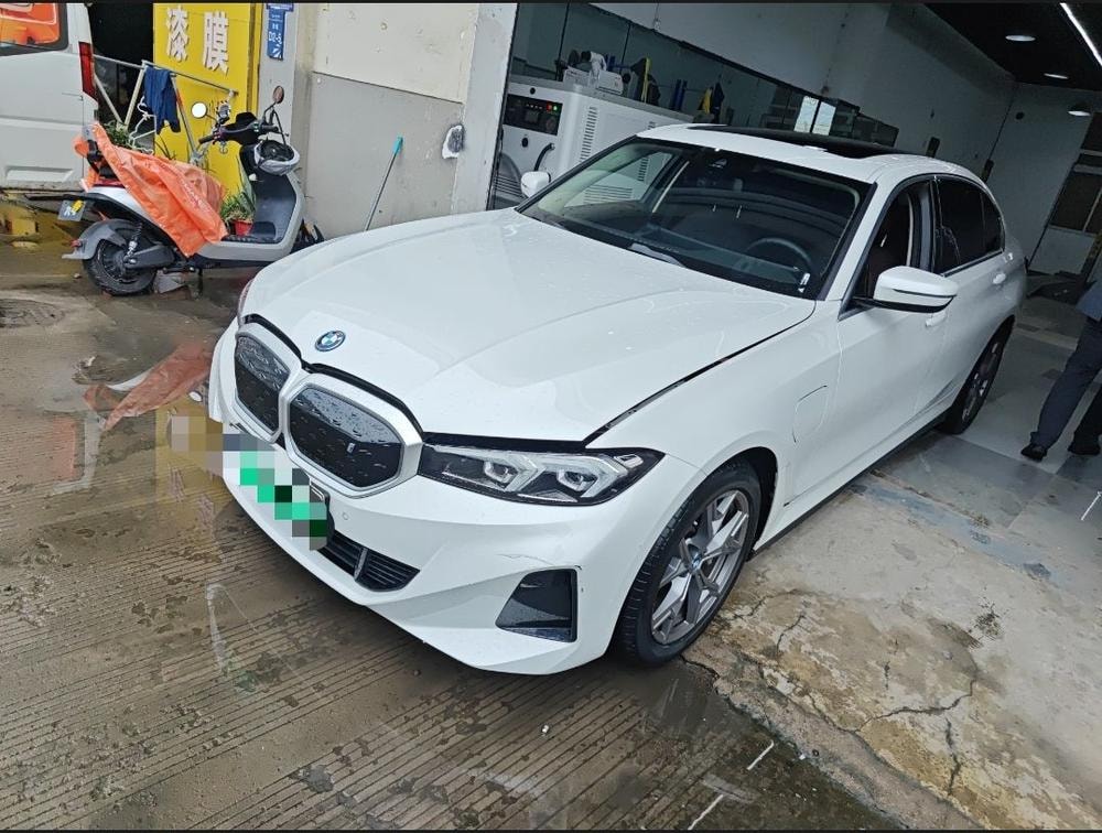 BMW i3 2023 — фото автомобиля