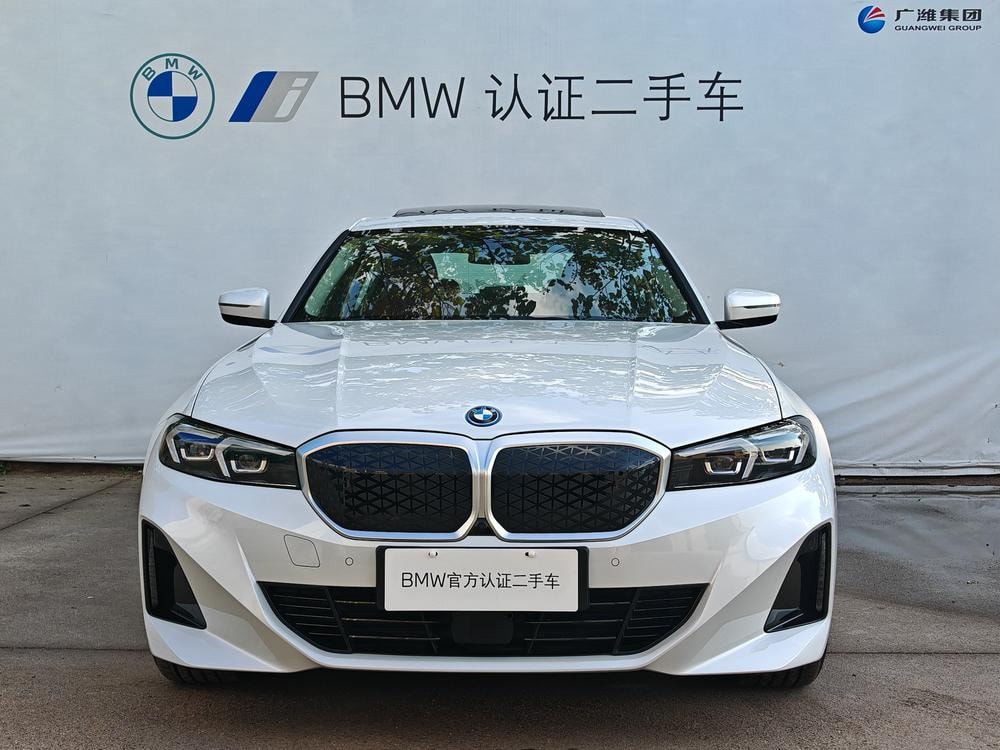 BMW i3 2026 — фото автомобиля