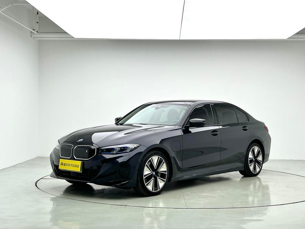 BMW i3 2023 — фото автомобиля