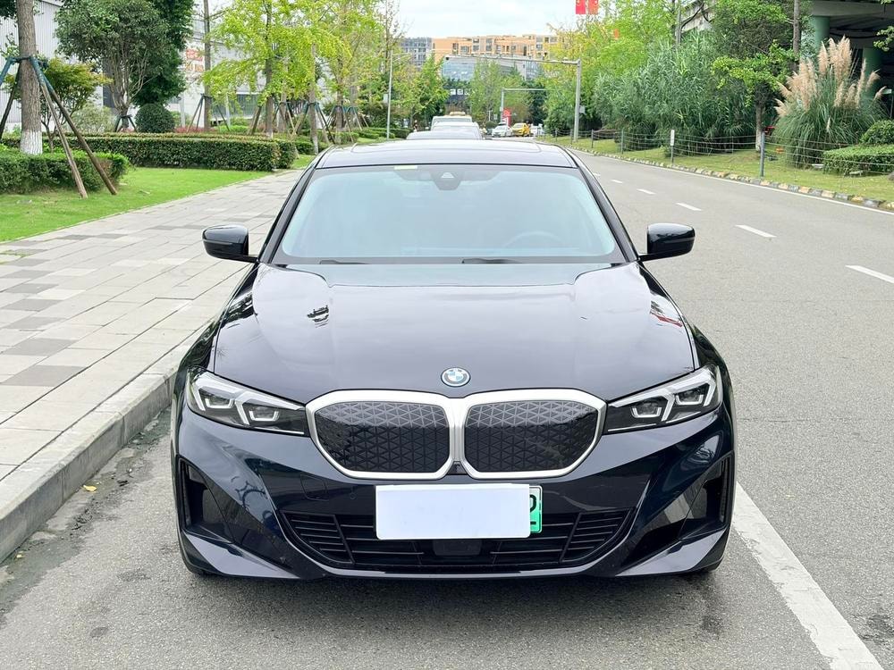 BMW i3 2025 — фото автомобиля