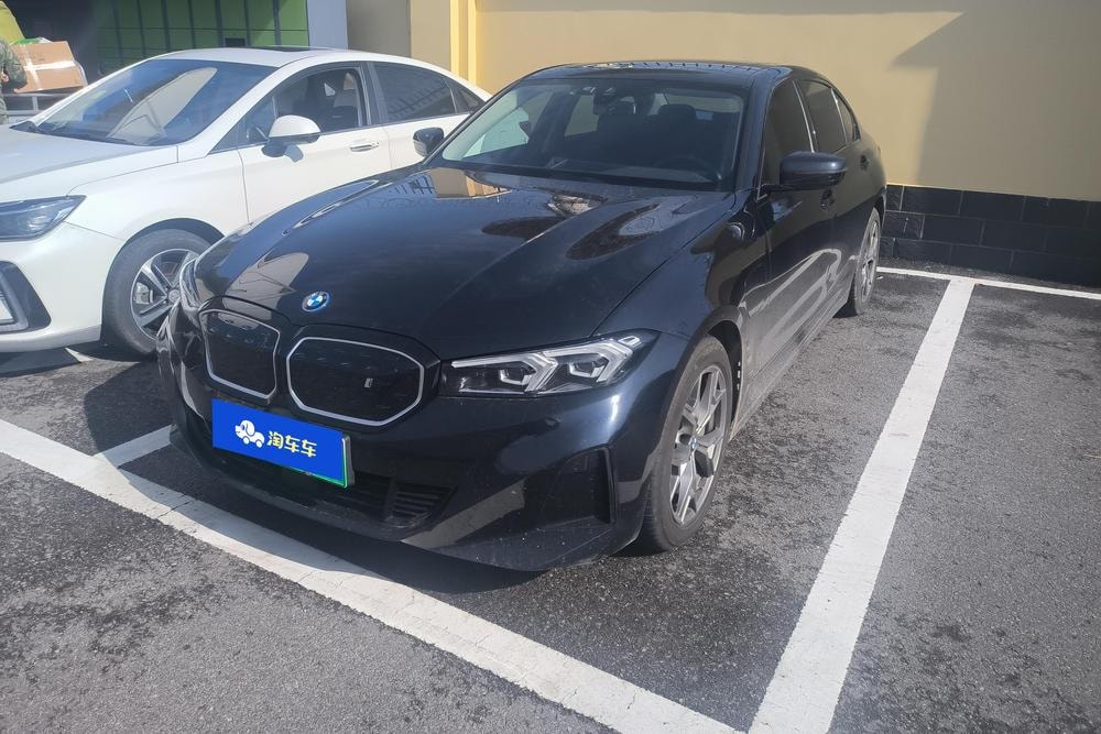 BMW i3 2022 — фото автомобиля