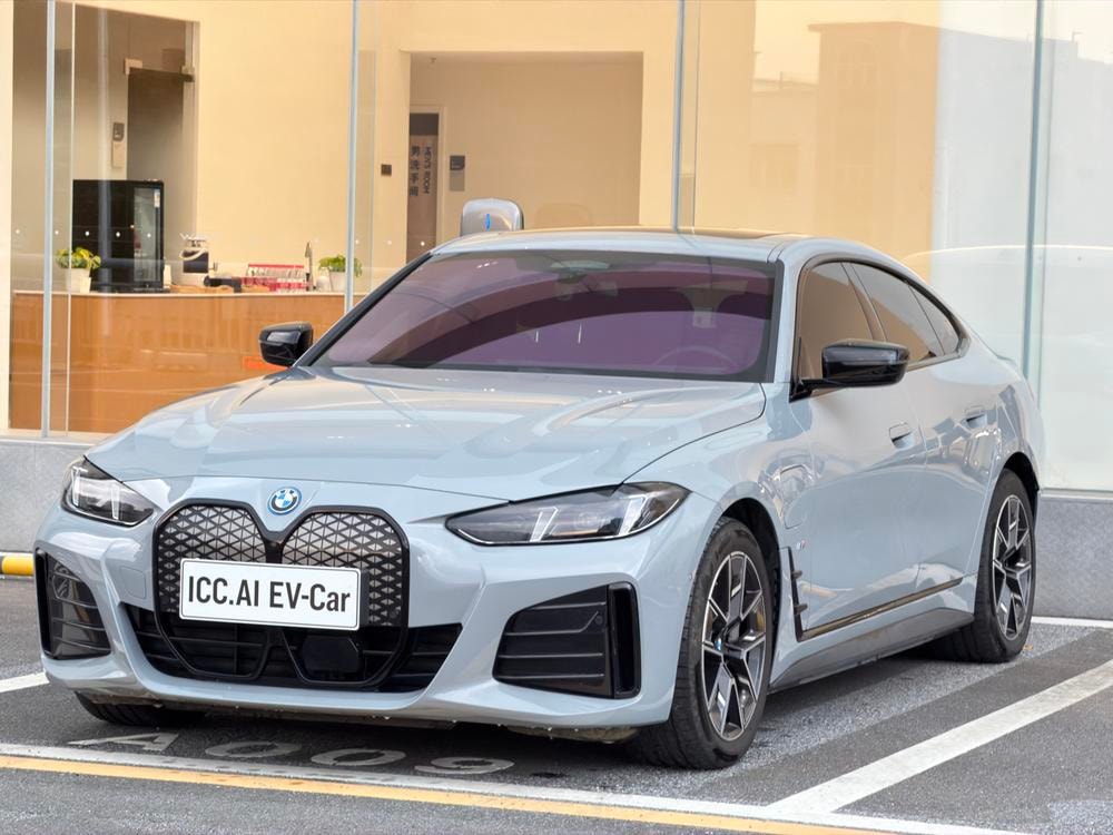 BMW i4 2025 — фото автомобиля