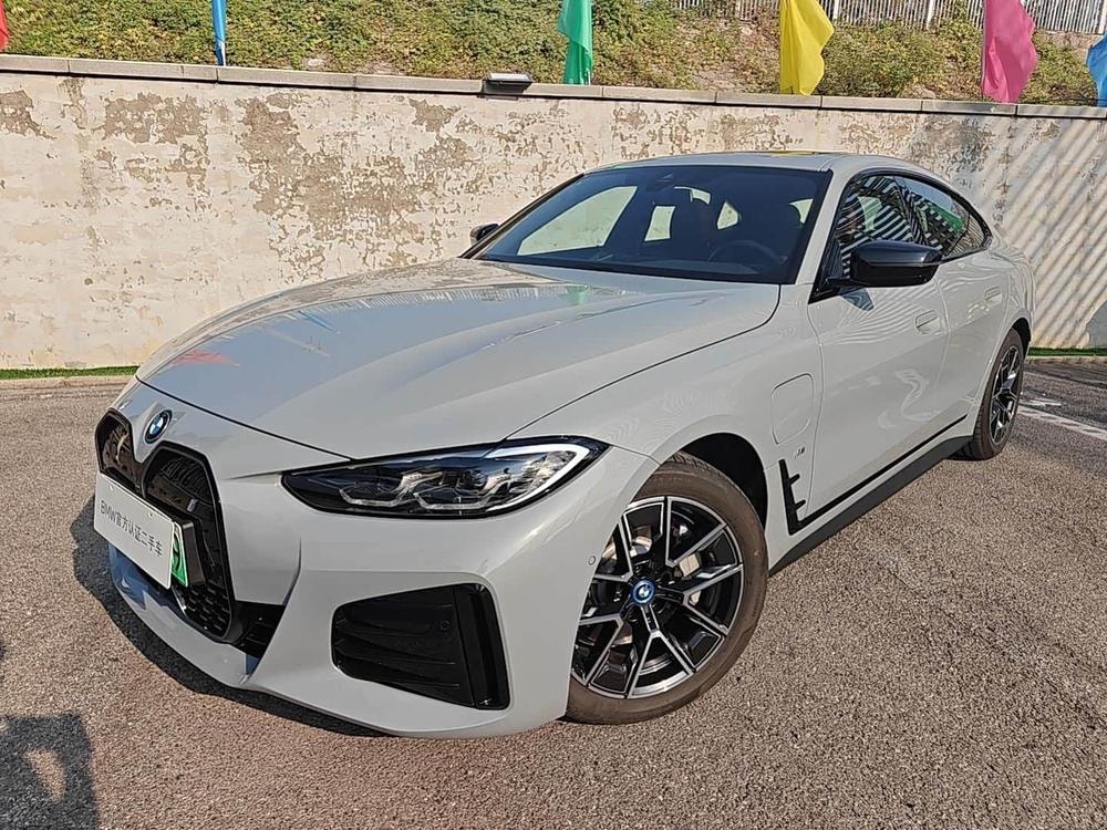 BMW i4 2023 — фото автомобиля 1
