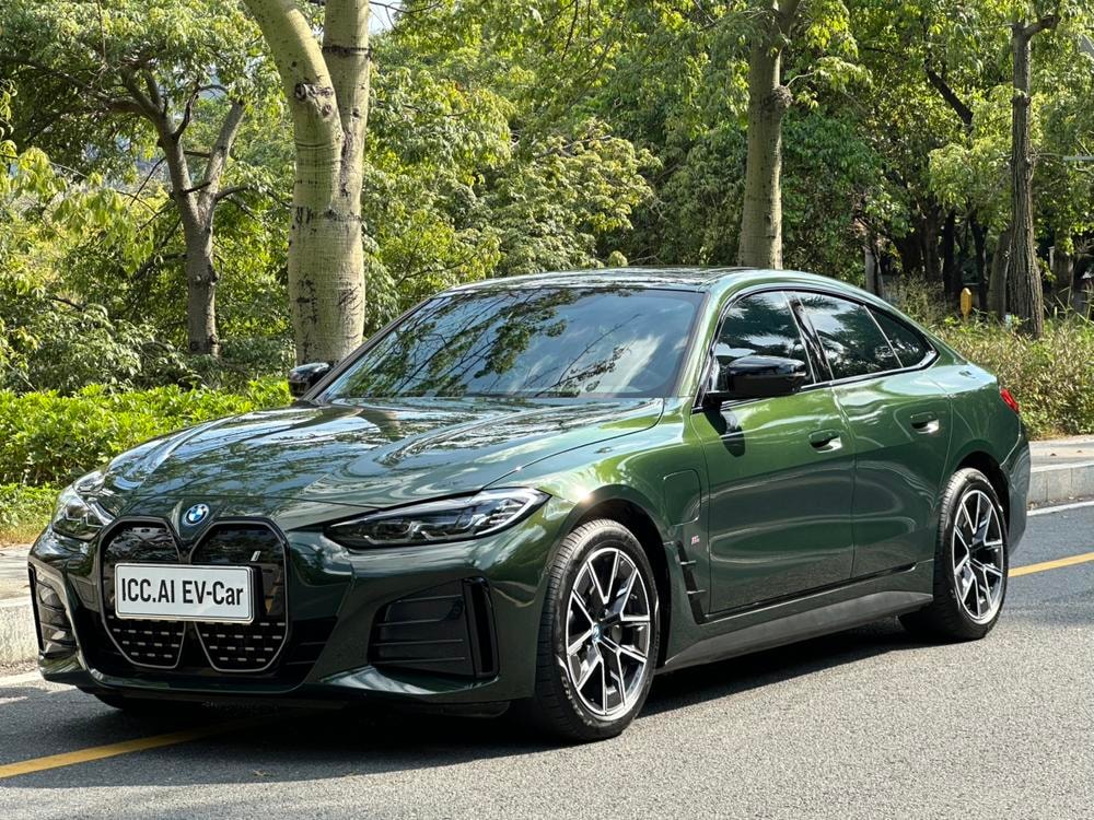 BMW i4 2023 — фото автомобиля