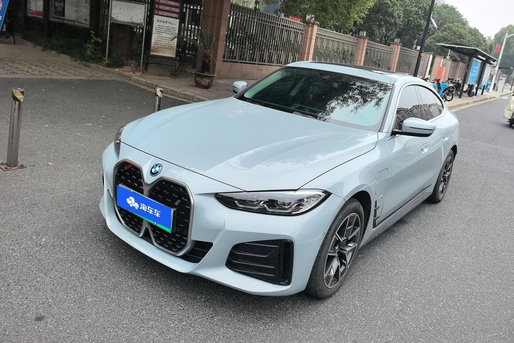 BMW i4 2023 — фото автомобиля