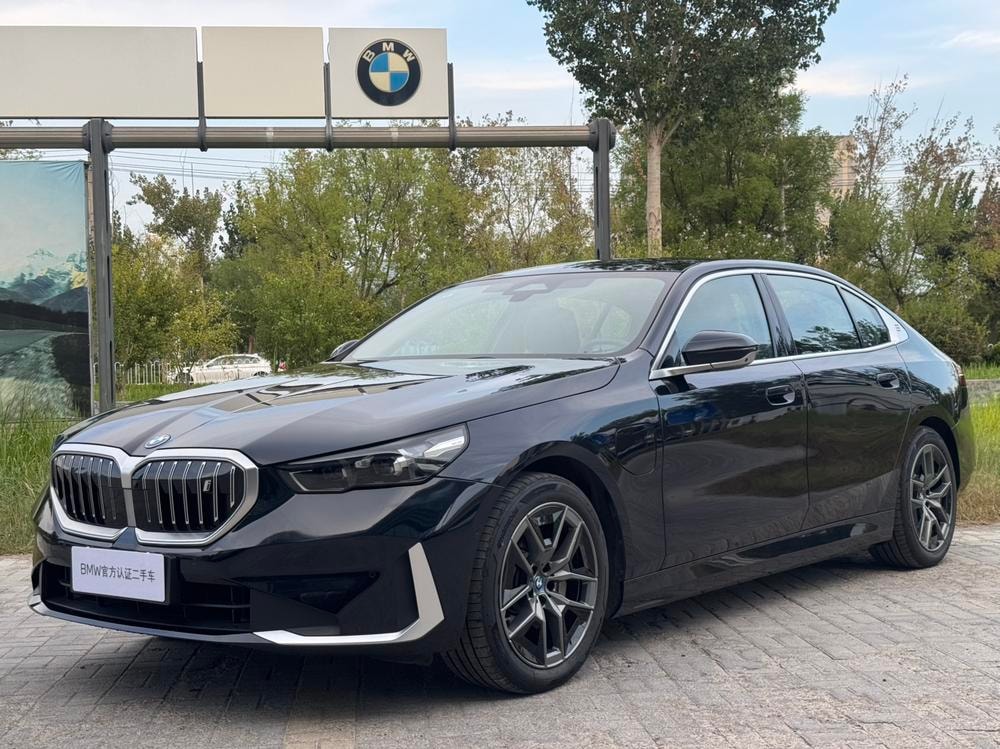 BMW i5 2024 — фото автомобиля