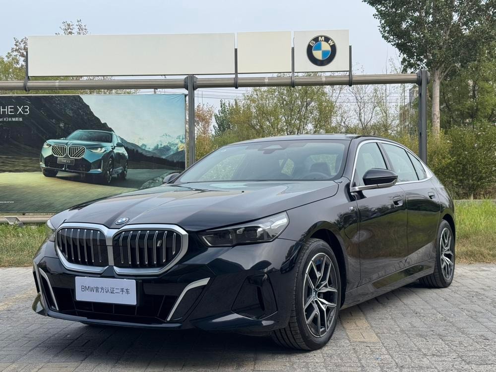 BMW i5 2025 — фото автомобиля