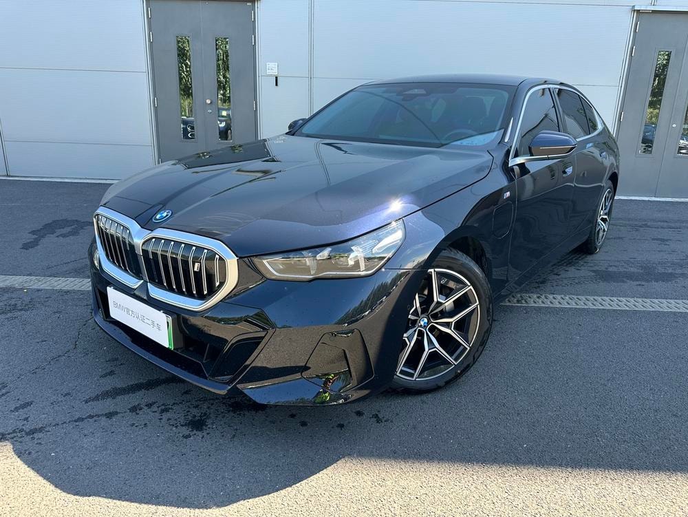 BMW i5 2025 — фото автомобиля