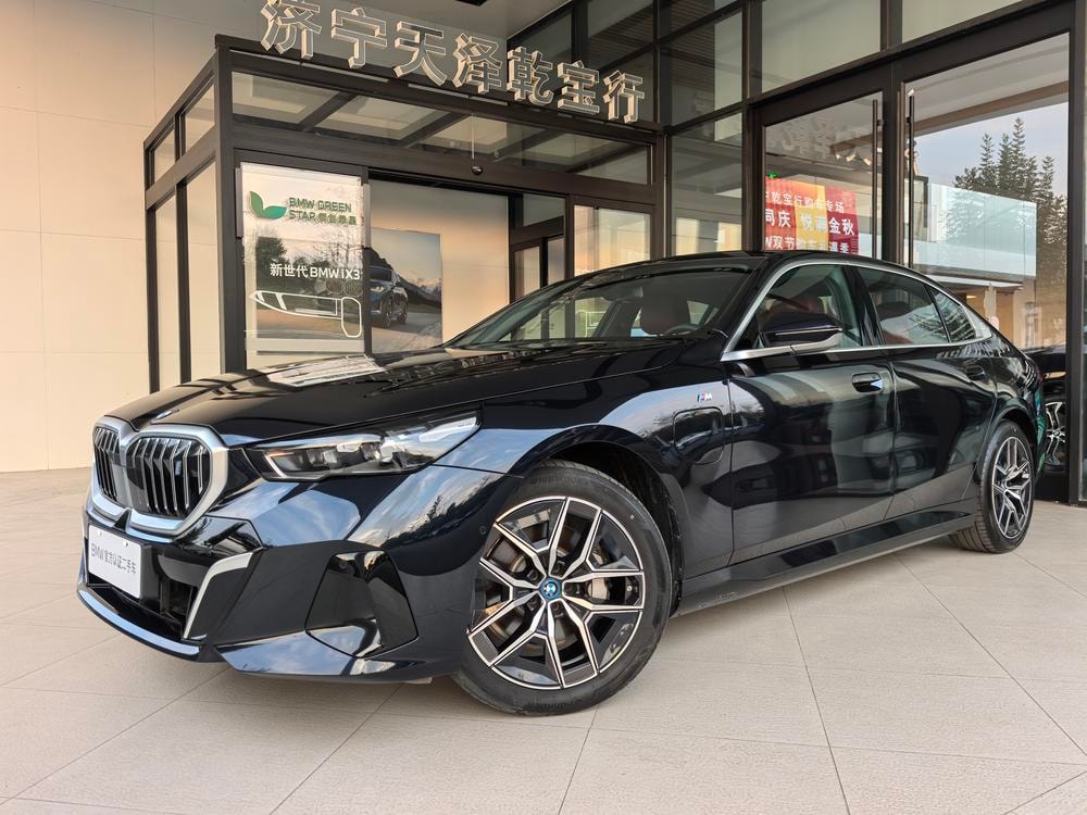 BMW i5 2025 — фото автомобиля