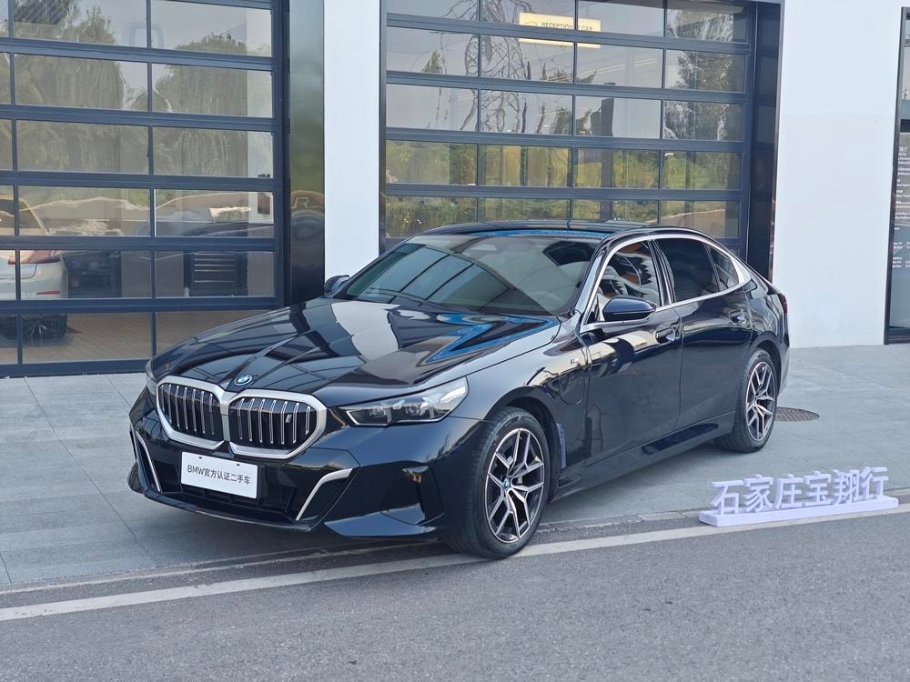 BMW i5 2024 — фото автомобиля
