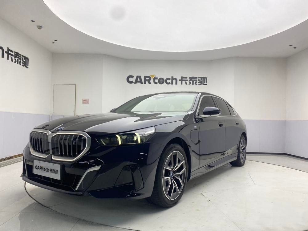 BMW i5 2024 — фото автомобиля