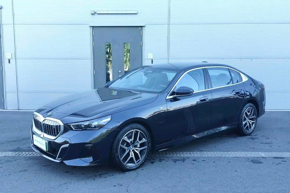 BMW i5 2024 — фото автомобиля