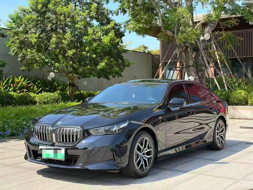 BMW i5 2024 — фото автомобиля