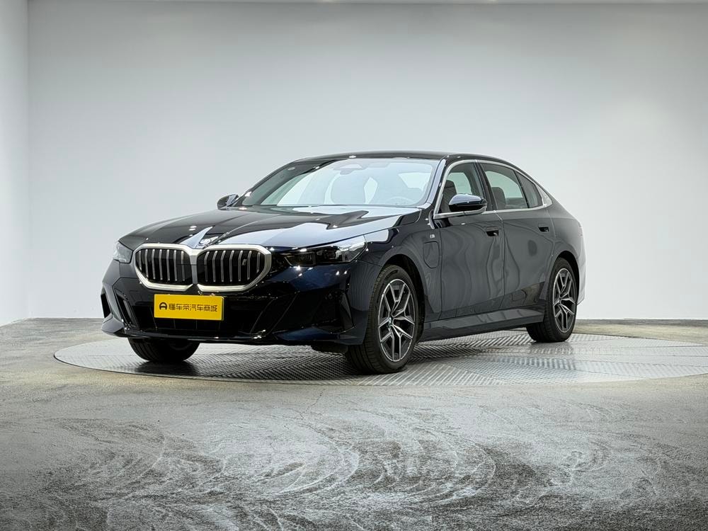 BMW i5 2025 — фото автомобиля