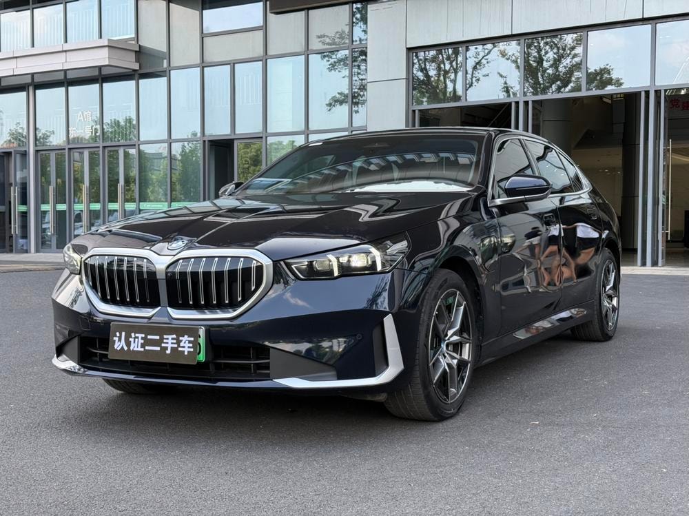 BMW i5 2024 — фото автомобиля