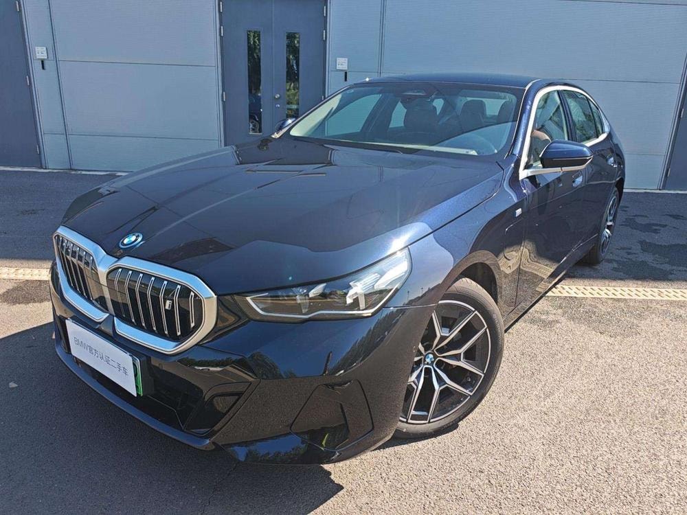BMW i5 2025 — фото автомобиля 1