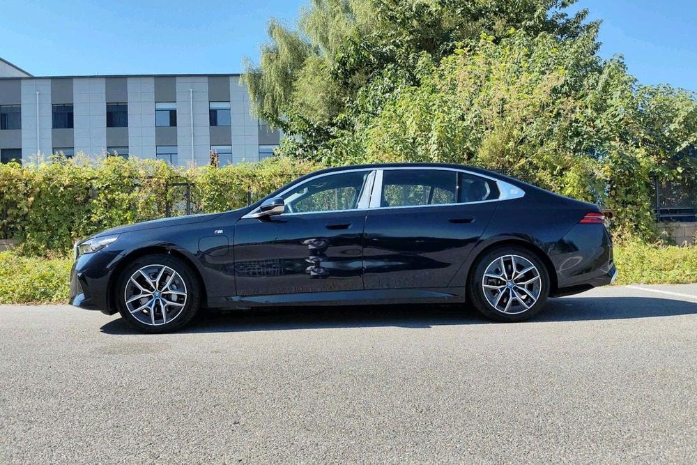BMW i5 2025 — фото автомобиля