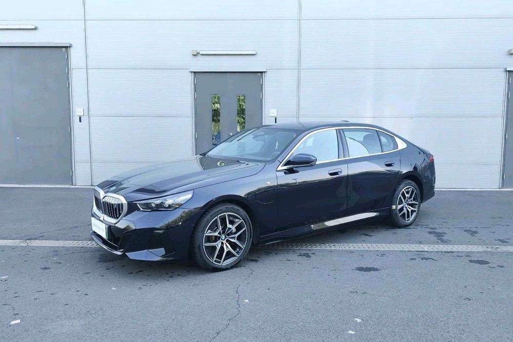 BMW i5 2025 — фото автомобиля