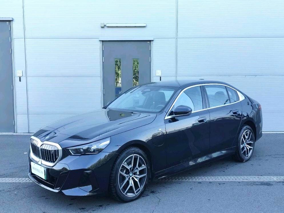 BMW i5 2025 — фото автомобиля 1