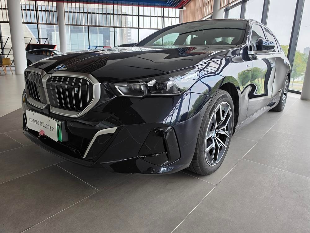 BMW i5 2025 — фото автомобиля