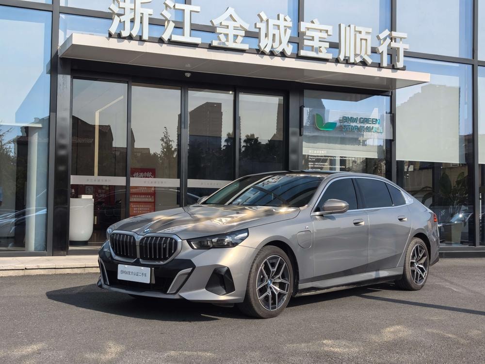 BMW i5 2024 — фото автомобиля
