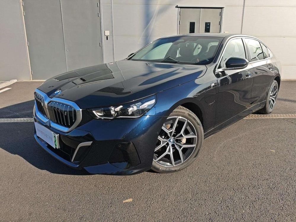 BMW i5 2025 — фото автомобиля