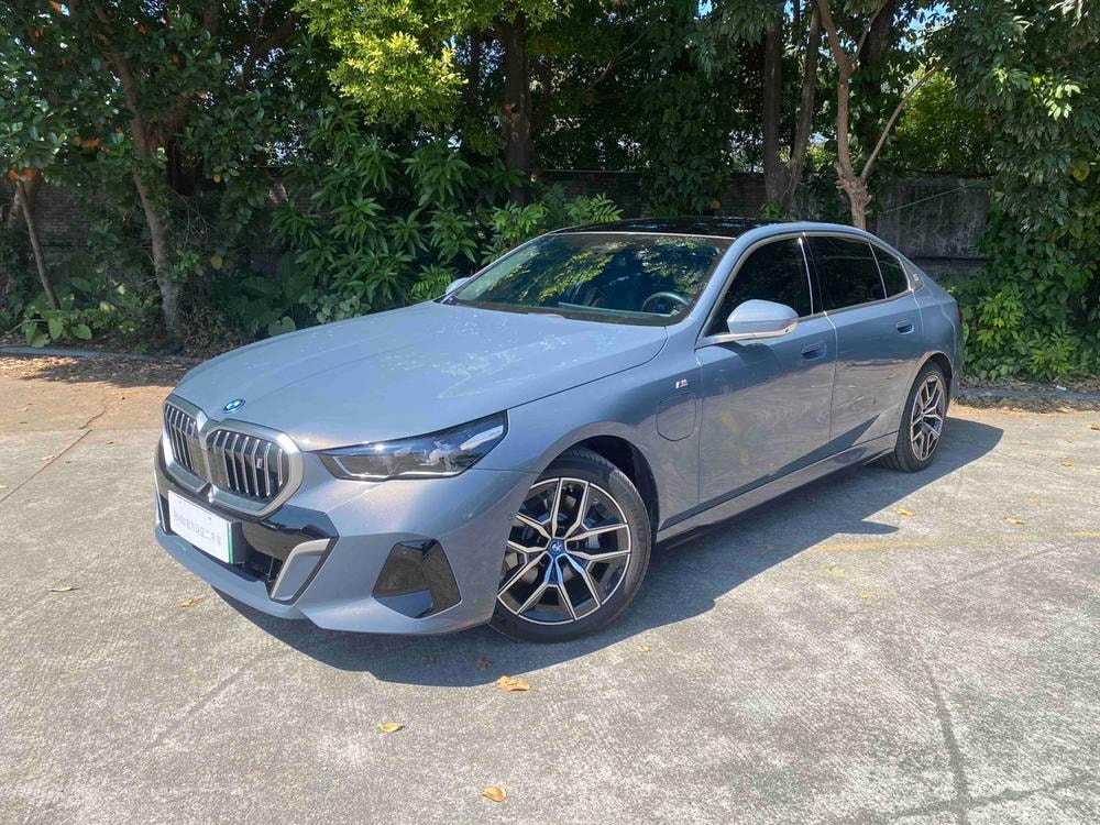 BMW i5 2024 — фото автомобиля