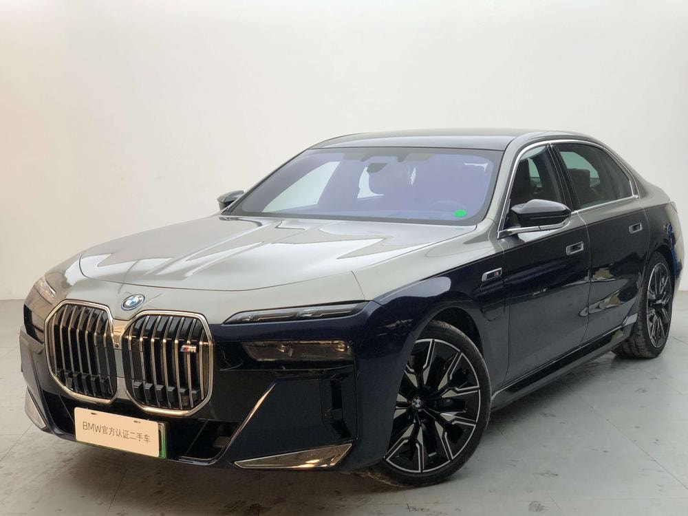 BMW i7 2023 — фото автомобиля