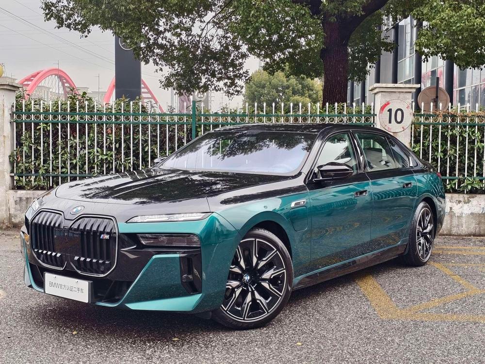BMW i7 2023 — фото автомобиля
