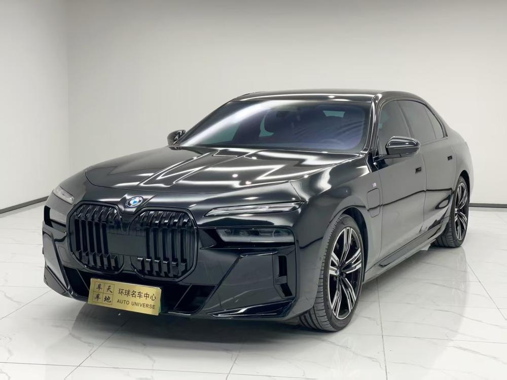 BMW i7 2023 — фото автомобиля