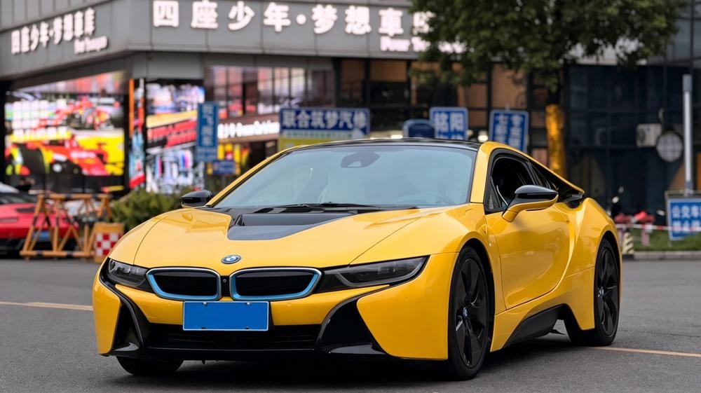 BMW i8 2014 — фото автомобиля