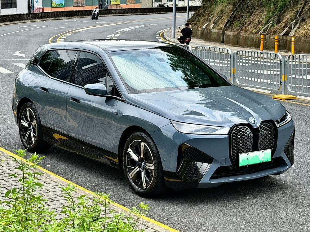 BMW iX 2022 — фото автомобиля