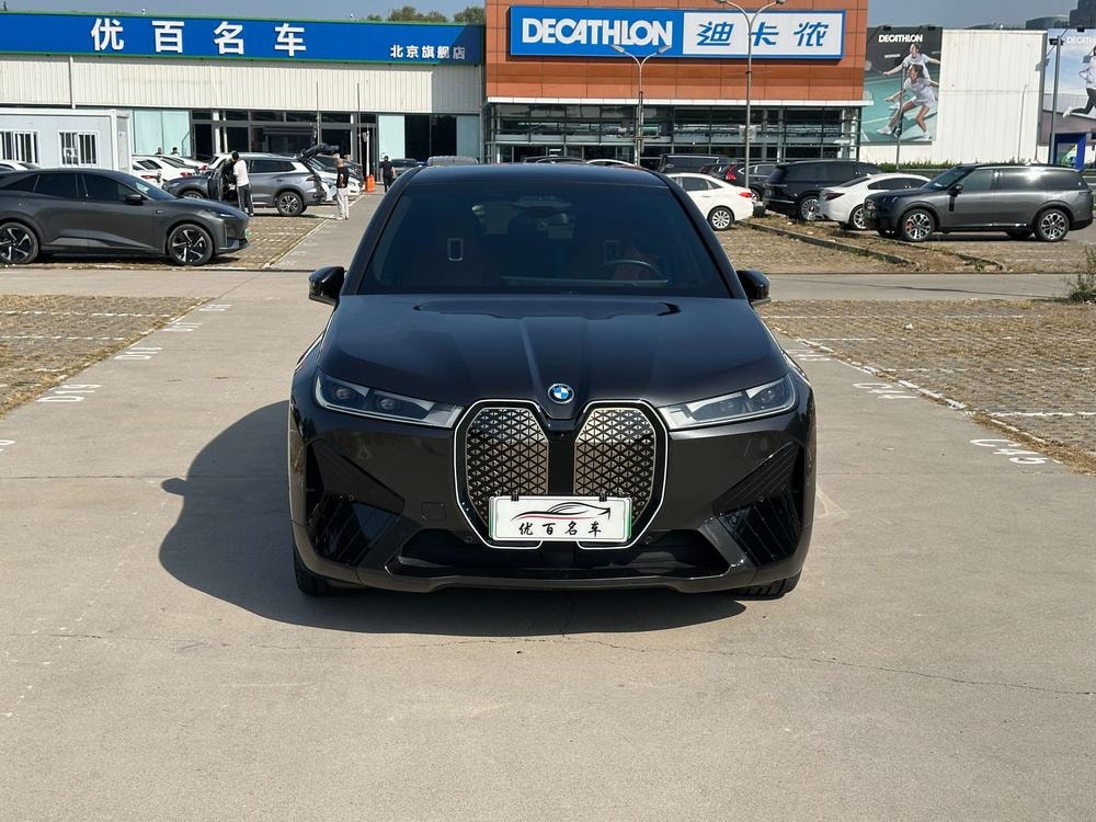 BMW iX 2022 — фото автомобиля 1